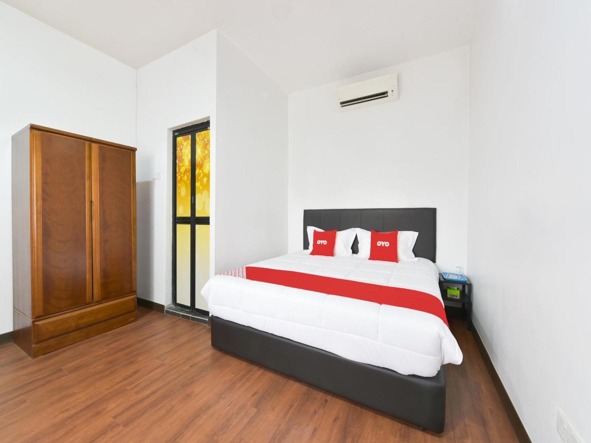 Oyo 90869 Hotel Madeena Inn Sepang Eksteriør billede