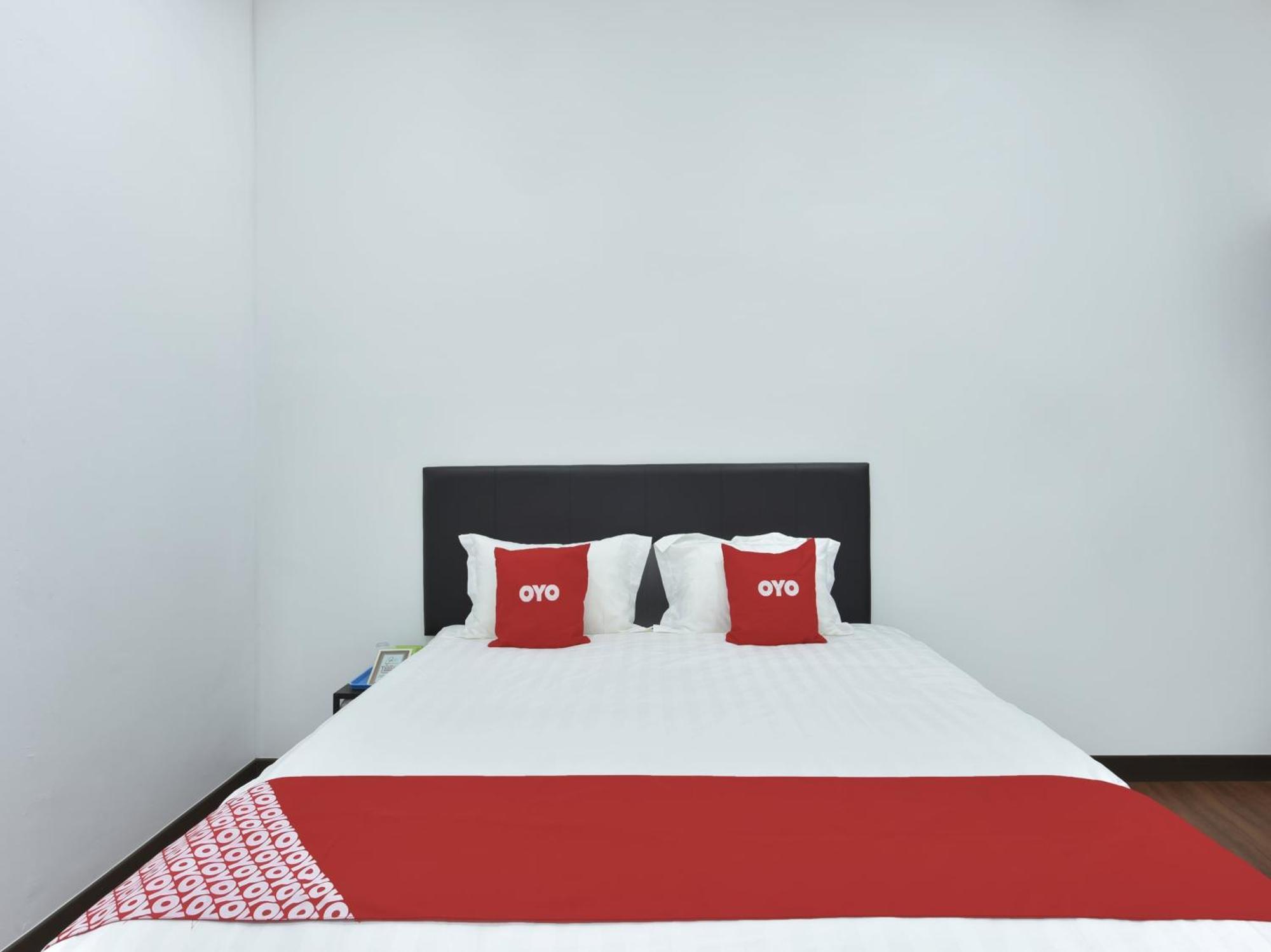 Oyo 90869 Hotel Madeena Inn Sepang Eksteriør billede