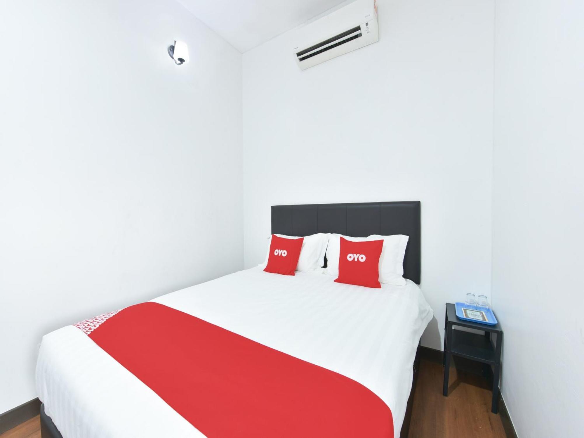 Oyo 90869 Hotel Madeena Inn Sepang Eksteriør billede