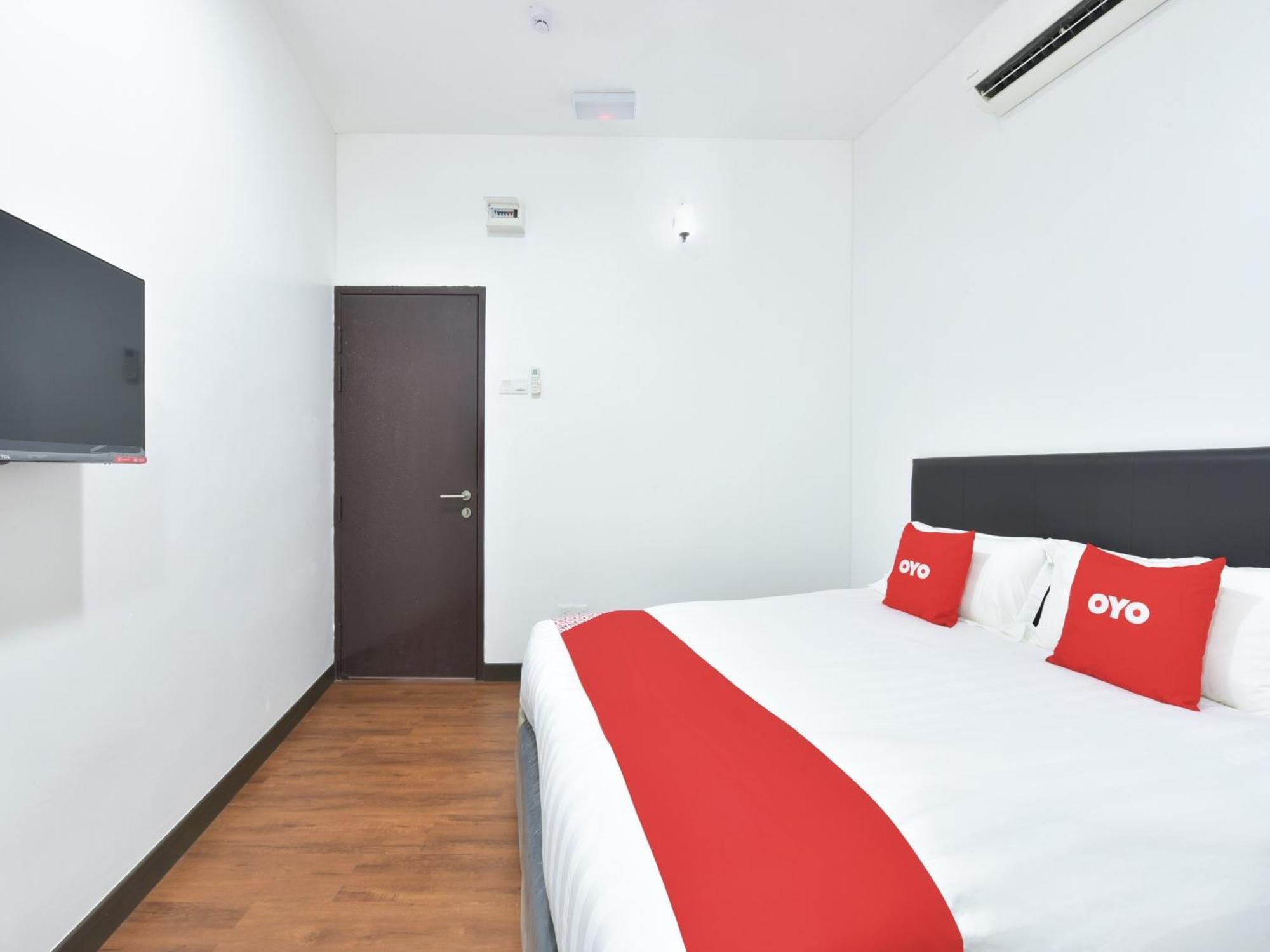Oyo 90869 Hotel Madeena Inn Sepang Eksteriør billede
