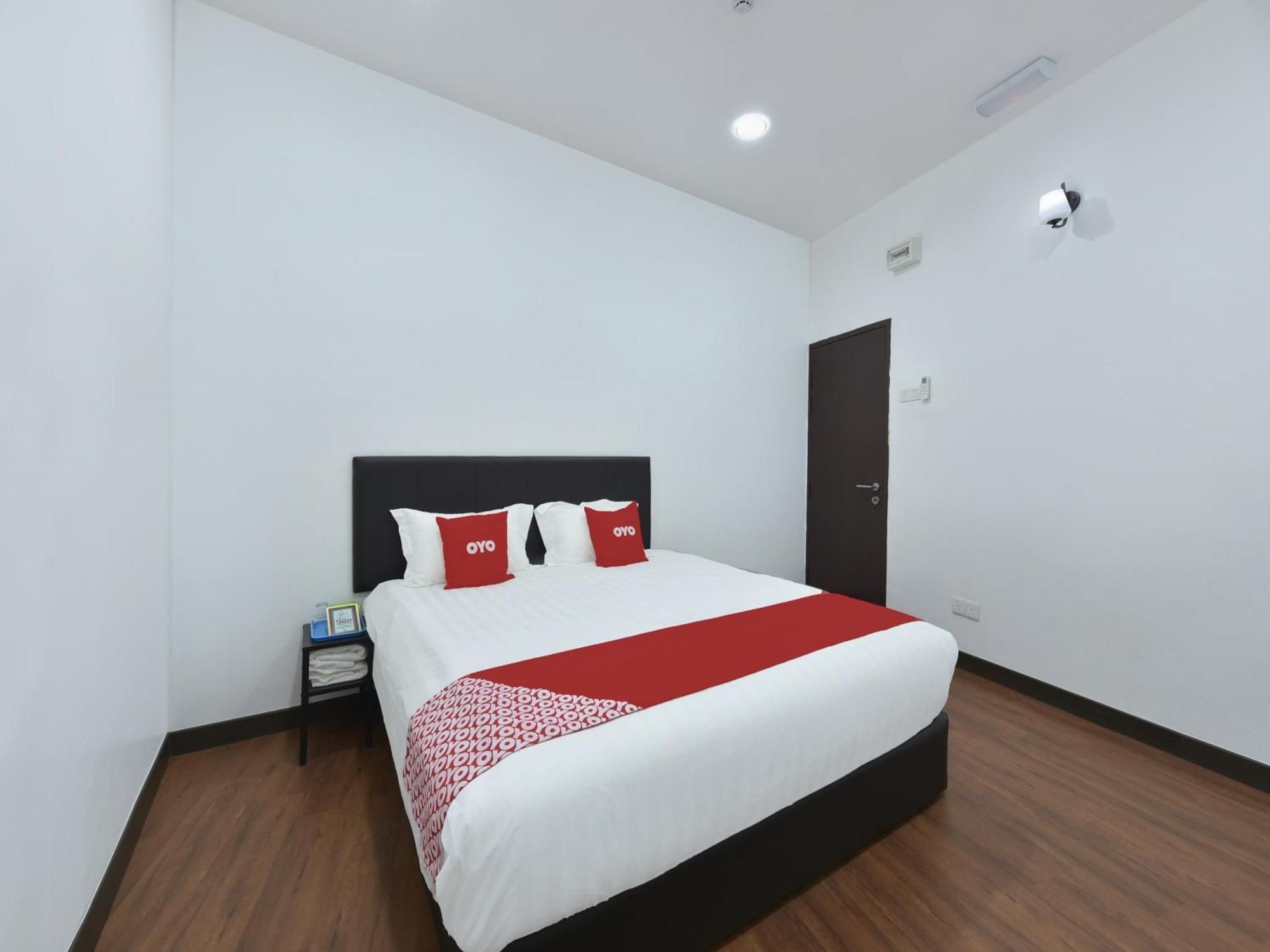 Oyo 90869 Hotel Madeena Inn Sepang Eksteriør billede