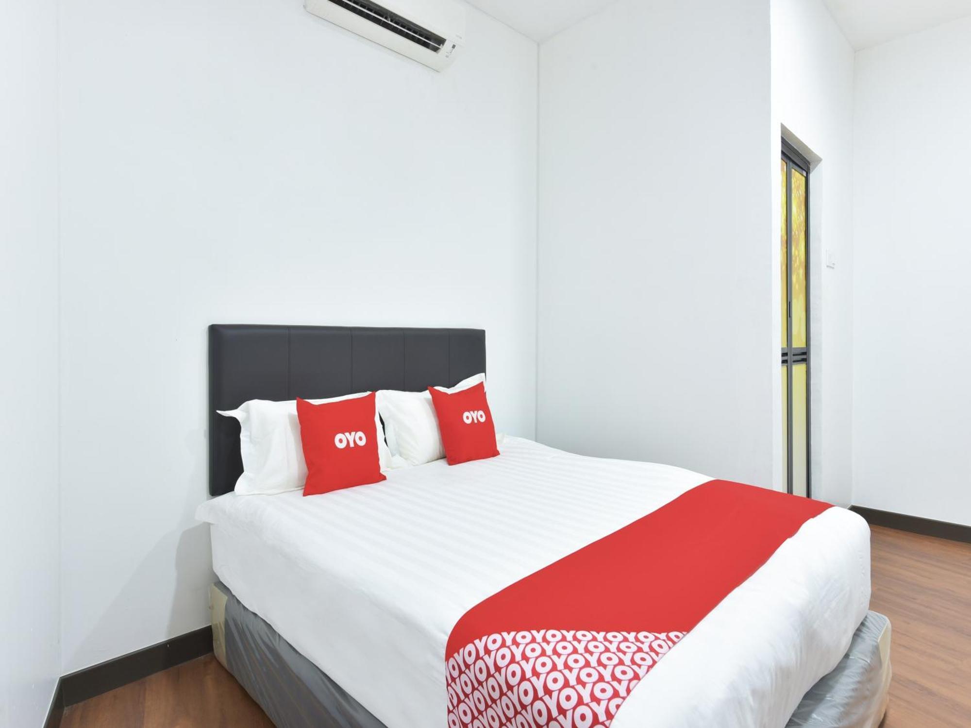 Oyo 90869 Hotel Madeena Inn Sepang Eksteriør billede
