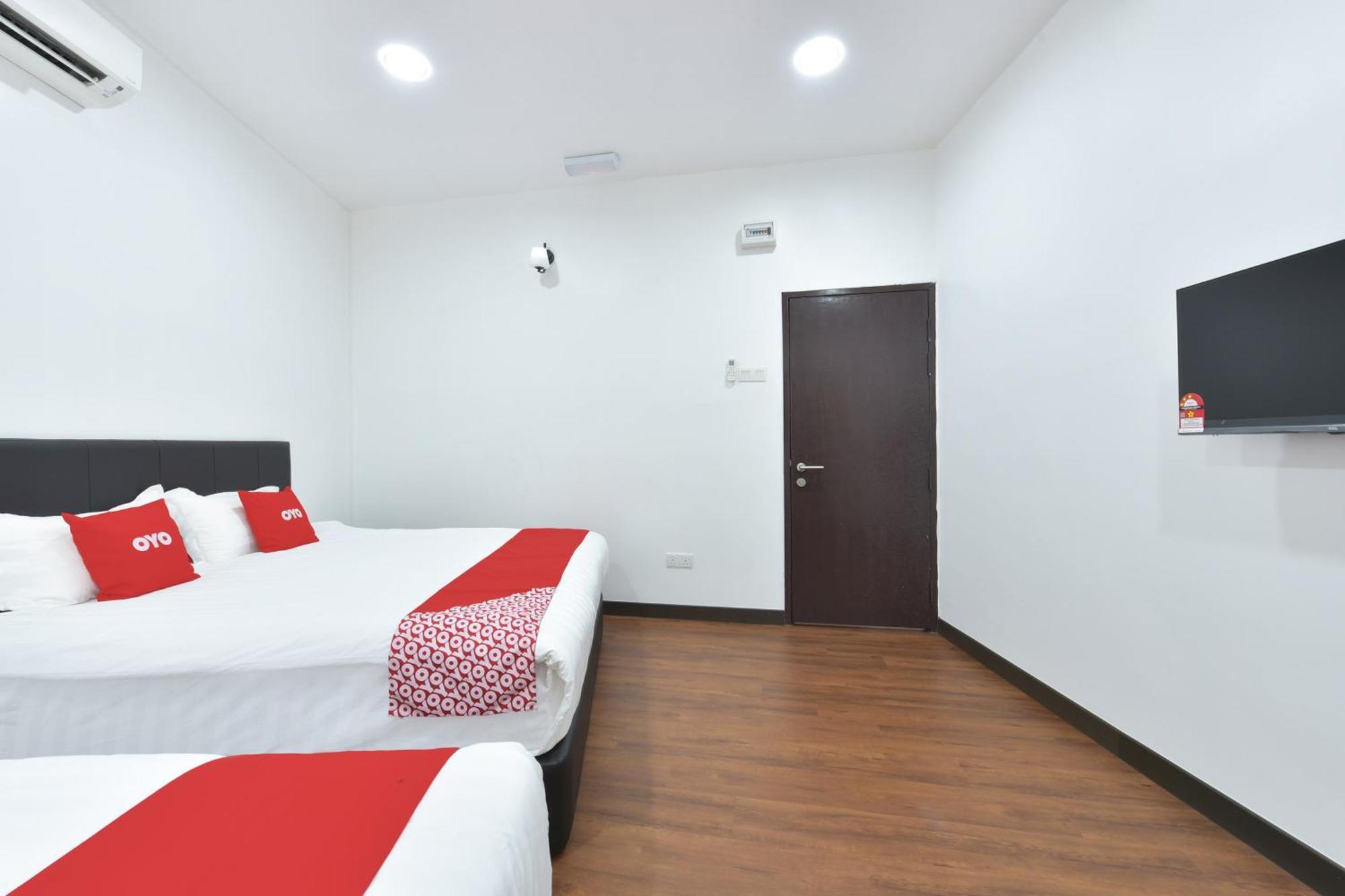 Oyo 90869 Hotel Madeena Inn Sepang Eksteriør billede