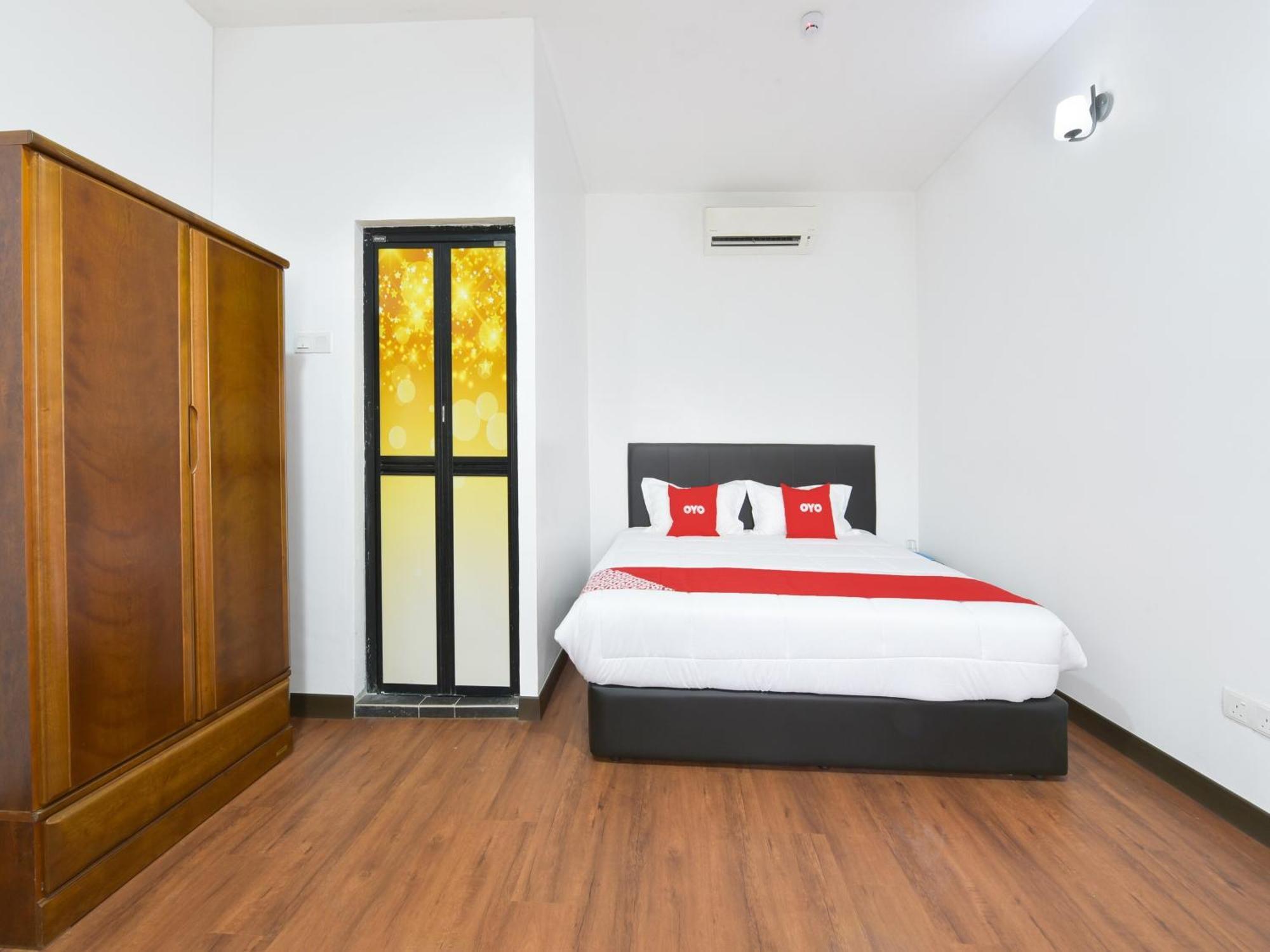 Oyo 90869 Hotel Madeena Inn Sepang Eksteriør billede